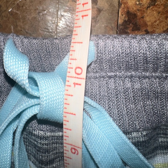 Secret Treasures Women’s Gray Striped Pocketed Lounge Shorts Size Small - Picture 6 of 9